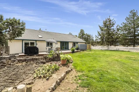 5745 NW Zamia Avenue Redmond OR 97756