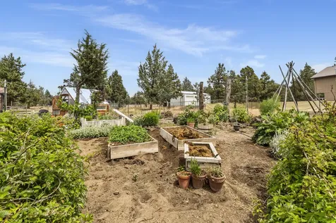 5745 NW Zamia Avenue Redmond OR 97756