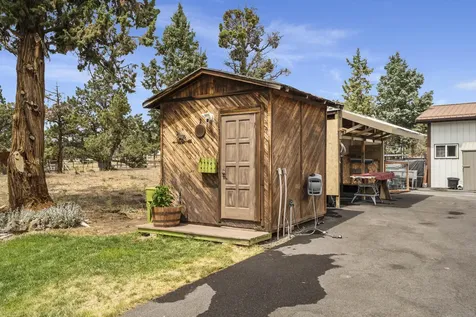 5745 NW Zamia Avenue Redmond OR 97756