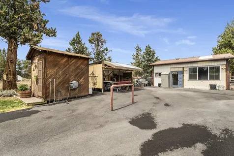 5745 NW Zamia Avenue Redmond OR 97756