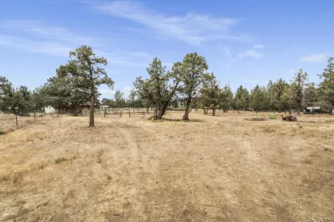 5745 NW Zamia Avenue Redmond OR 97756