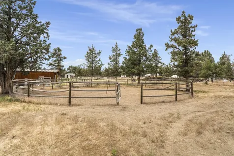 5745 NW Zamia Avenue Redmond OR 97756