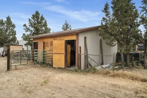 5745 NW Zamia Avenue Redmond OR 97756