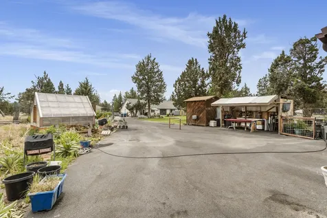 5745 NW Zamia Avenue Redmond OR 97756