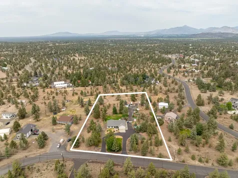 5745 NW Zamia Avenue Redmond OR 97756