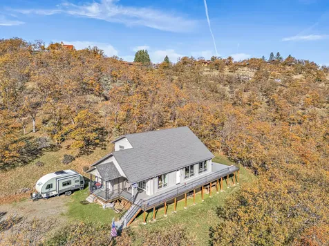 5977 Dark Hollow Road Medford OR 97501