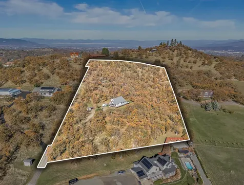 5977 Dark Hollow Road Medford OR 97501