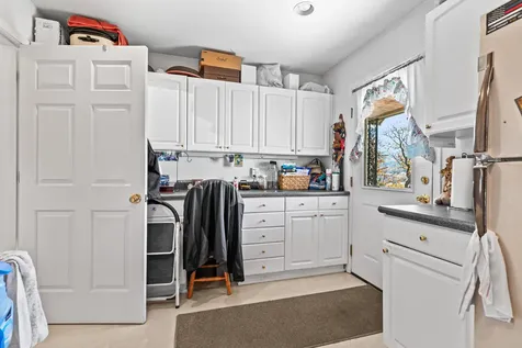 5977 Dark Hollow Road Medford OR 97501