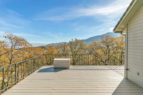 5977 Dark Hollow Road Medford OR 97501