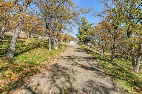 5977 Dark Hollow Road Medford OR 97501