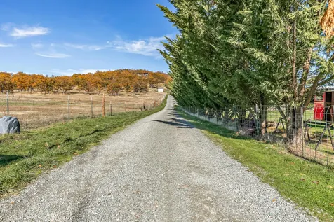 5977 Dark Hollow Road Medford OR 97501