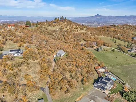 5977 Dark Hollow Road Medford OR 97501