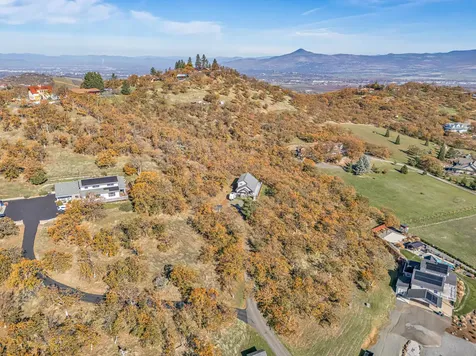 5977 Dark Hollow Road Medford OR 97501