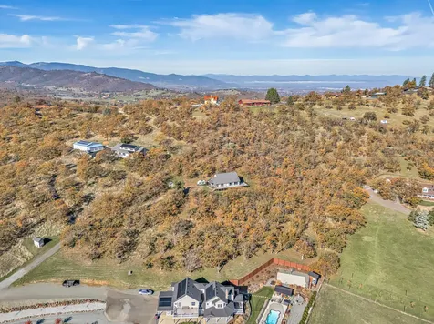 5977 Dark Hollow Road Medford OR 97501