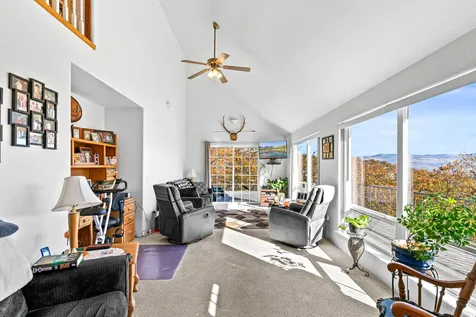 5977 Dark Hollow Road Medford OR 97501