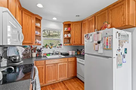 5977 Dark Hollow Road Medford OR 97501