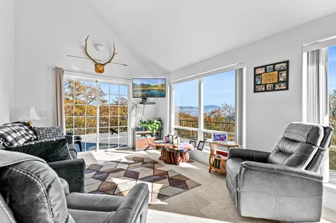 5977 Dark Hollow Road Medford OR 97501