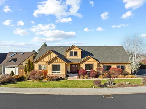 4129 SW Majestic Avenue Redmond OR 97756