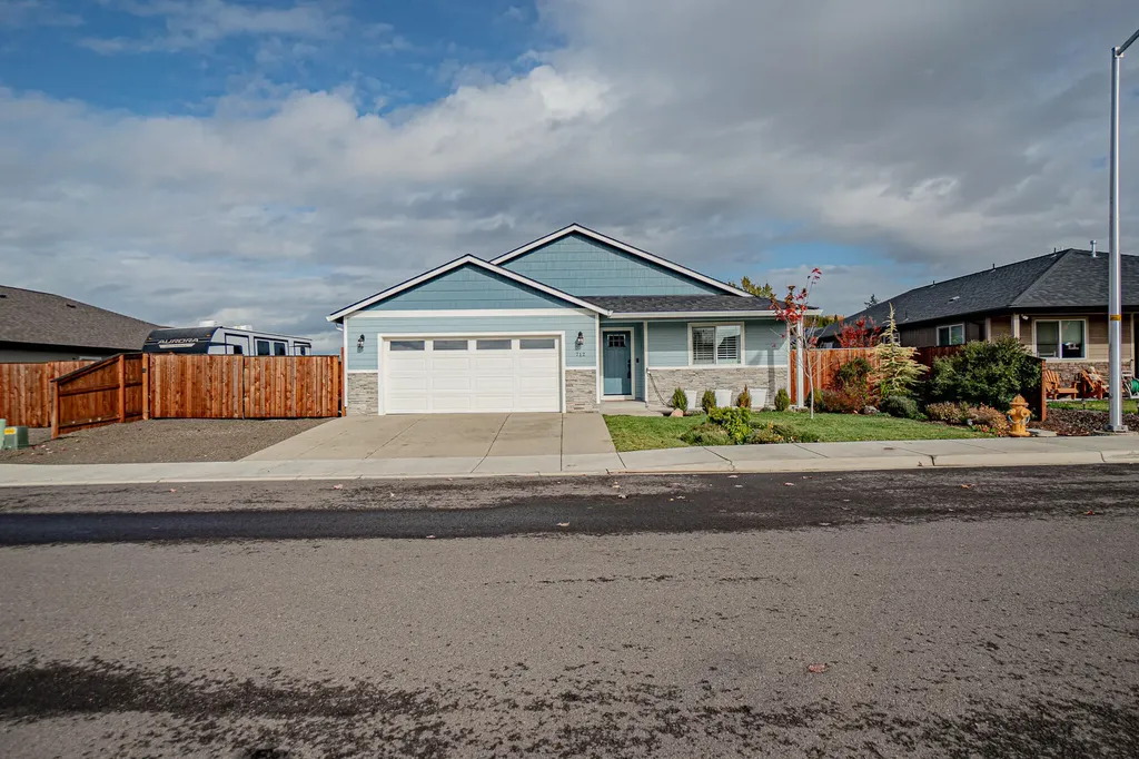 712 Nottingham Terrace Eagle Point OR 97524