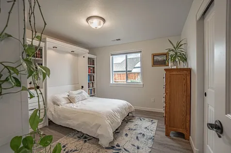 712 Nottingham Terrace Eagle Point OR 97524