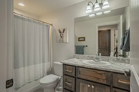 712 Nottingham Terrace Eagle Point OR 97524