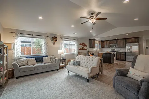 712 Nottingham Terrace Eagle Point OR 97524