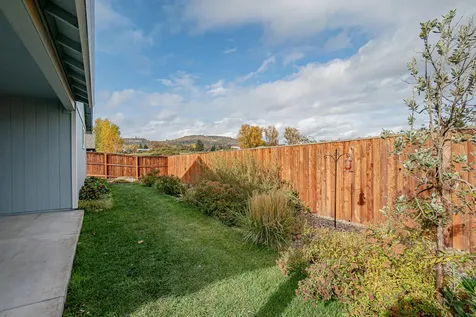 712 Nottingham Terrace Eagle Point OR 97524