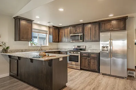 712 Nottingham Terrace Eagle Point OR 97524