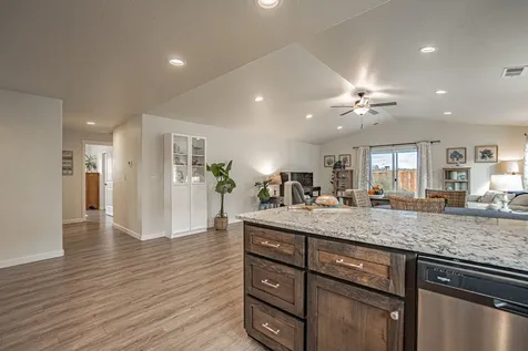 712 Nottingham Terrace Eagle Point OR 97524