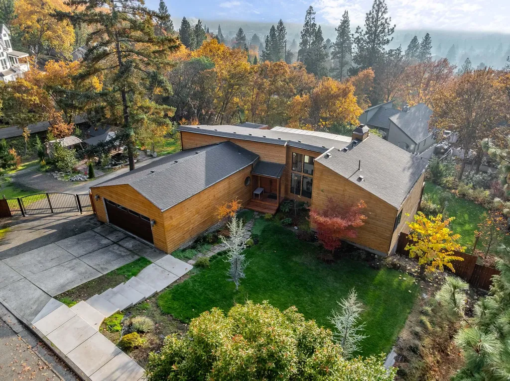 1710 NE Sunset Lane Grants Pass OR 97526
