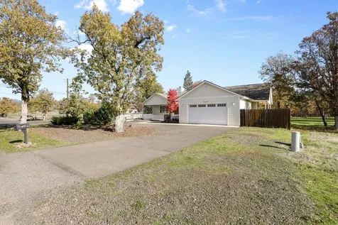 6400 Rogue River Drive Shady Cove OR 97539