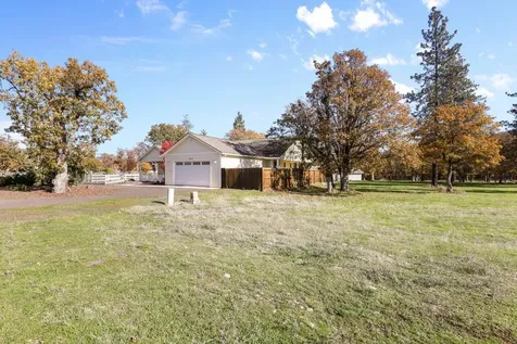 6400 Rogue River Drive Shady Cove OR 97539