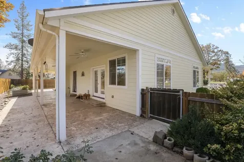 6400 Rogue River Drive Shady Cove OR 97539