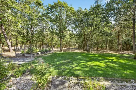 250 Cambridge Drive Grants Pass OR 97526