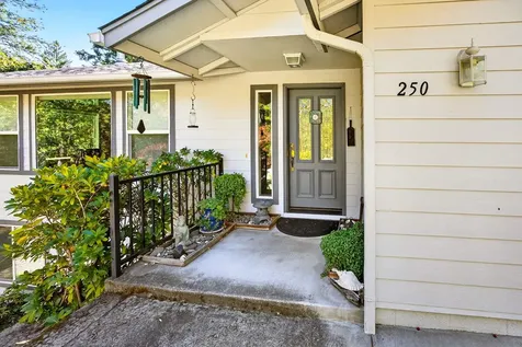 250 Cambridge Drive Grants Pass OR 97526