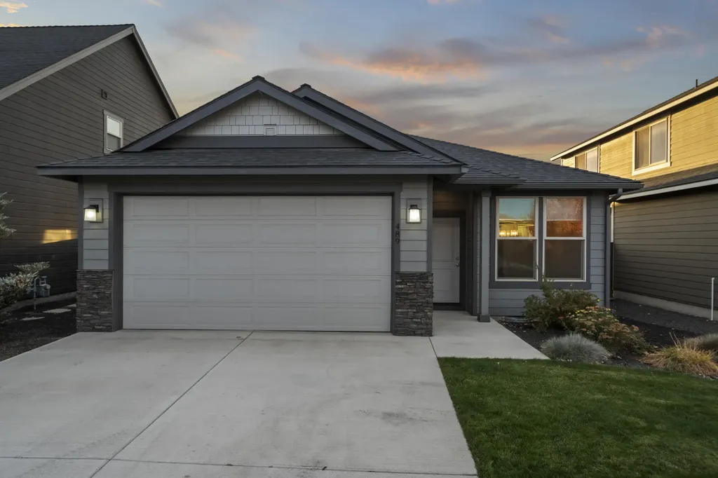 489 NW 29th Street Redmond OR 97756