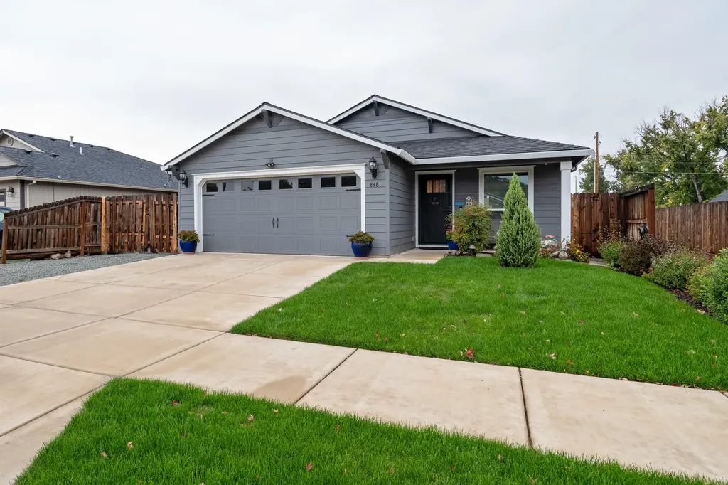 848 Trinity Way Medford OR 97501