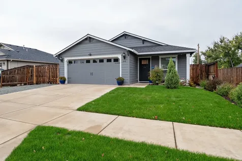 848 Trinity Way Medford OR 97501