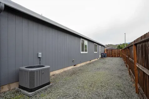 848 Trinity Way Medford OR 97501