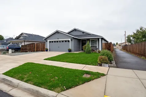 848 Trinity Way Medford OR 97501
