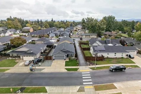 848 Trinity Way Medford OR 97501