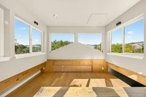 642 Spring Creek Drive Ashland OR 97520
