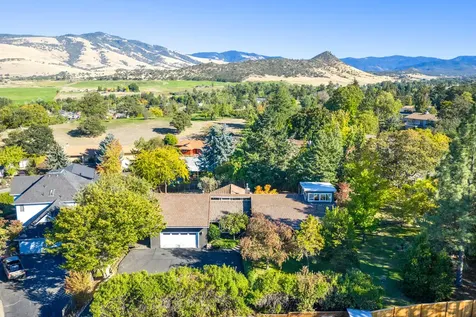 642 Spring Creek Drive Ashland OR 97520