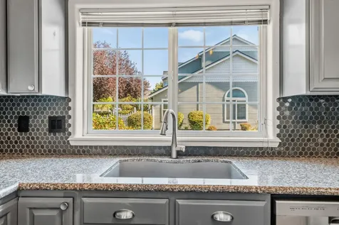 1224 N Modoc Avenue Medford OR 97504