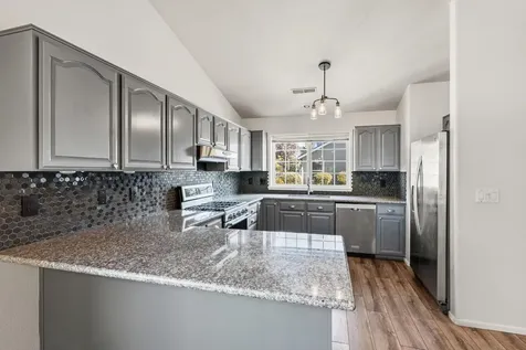 1224 N Modoc Avenue Medford OR 97504