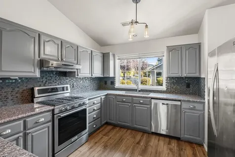 1224 N Modoc Avenue Medford OR 97504