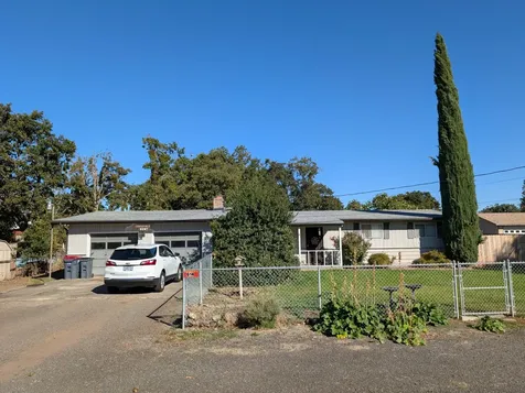 614 W Gregory Road Central Point OR 97502