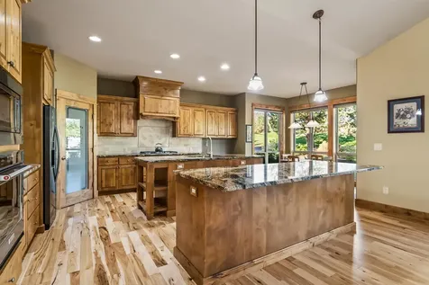 8787 Merlin Drive Redmond OR 97756