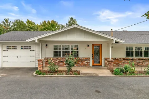 3734 Scenic Avenue Central Point OR 97502