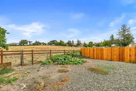 3734 Scenic Avenue Central Point OR 97502